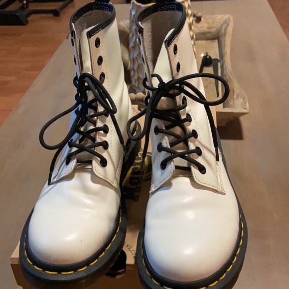 Dr. Martens White 1460 boots size 8 - Picture 3 of 7